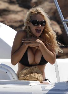 Sexy actress and model Pamela Anderson bikini pictures