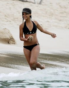 Sexy singer Rihanna bikini pictures