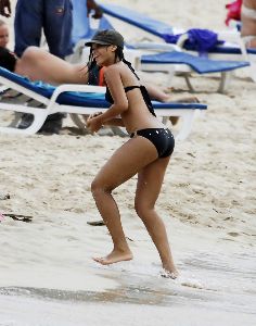 Sexy singer Rihanna bikini pictures