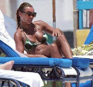 Singer Vanessa L. Williams bikini pictures