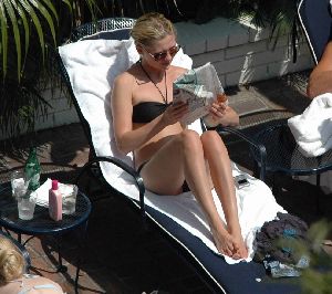 Actress Kirsten Dunst black bikini pictures