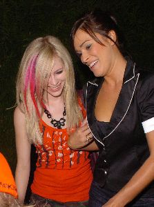 Sexy singer Avril Lavigne red tank top (drunken) pictures