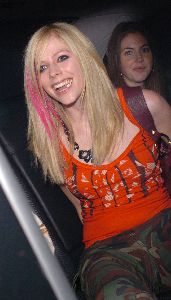 Sexy singer Avril Lavigne red tank top (drunken) pictures