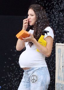 Pop singer Katharine McPhee Pregnant pictures