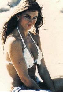 caroline munro : 18