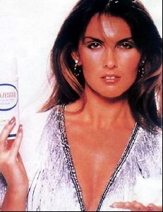 caroline munro : 28