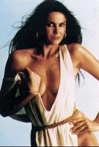 caroline munro : 29