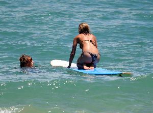 Sexy Jennifer Aniston picture in bikini surfing