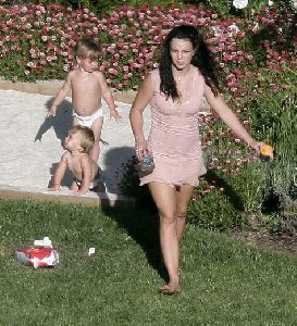 Sexy Britney Spears picture playing with her boys at her Malibu home