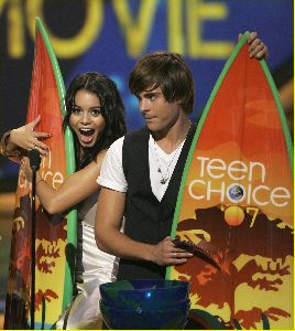 Vanessa Hudgens picture with Zac Efron at the Teen Choice Awards 2007