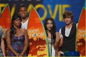 Vanessa Hudgens picture with Zac Efron at the Teen Choice Awards 2007