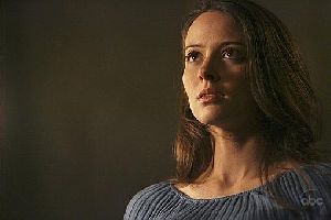 Amy Acker : Alias3-43