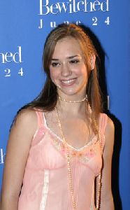 Andrea Bowen : Andrea Bowen-4