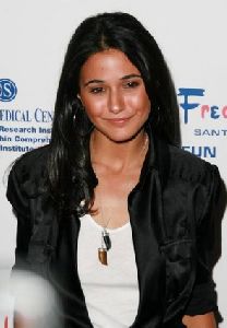 Emmanuelle Chriqui : Emmanuelle Chriqui-SGG-022701