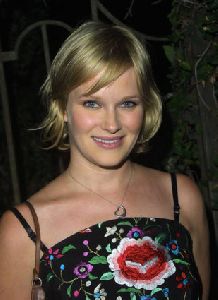 Nicholle Tom : Nicole Tom-SGS-008600