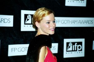 Elizabeth Banks : Elizabeth Banks-4