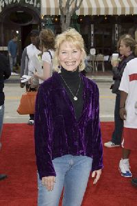 Dee Wallace : Dee Wallace-11