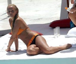 Sexy Jennifer Ellison orange bikini pic/picture