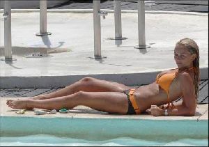 Sexy Jennifer Ellison orange bikini pic/picture