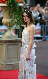 Sexy Keira Knightley picture/pic wearing a very nice dress