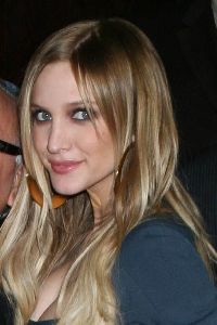 Ashlee Simpson picture/pic wearing a nice gray dress