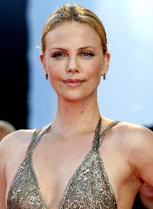 Hot Charlize Theron pic/photo At “In The Valley Of Elah” Premiere in Venice