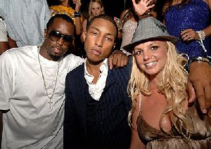 Sexy Britney Spears picture/pic in party with most of the celebrities in Vegas for VMAs