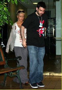 Christina Aguilera : christina-aguilera-huge-02