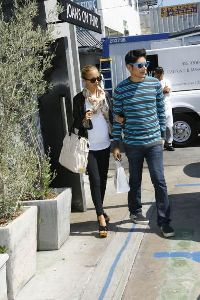 Nicole Richie pregnant pictures