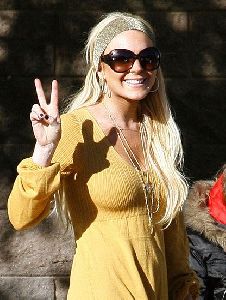 Lindsay Lohan happy pictures after meeting her Dad in Utah