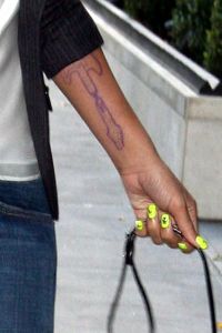 Sexy Rihanna new tattoo pictures