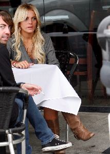 Lindsay Lohan pictures having lunch