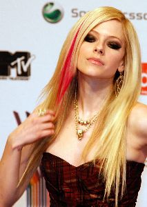 Sexy Avril Lavigne nice dress pictures at the MTV Europe Music Awards