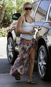 Hayden Panettiere pictures at the Gas station