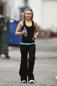 Sexy Hayden Panettiere pictures after the gym