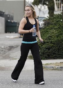 Sexy Hayden Panettiere pictures after the gym