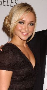 Sexy Hayden Panettiere black dress picture at the Paley Center for Media Honors Jeff Zucker and Dick Ebersol on November 12th 2007