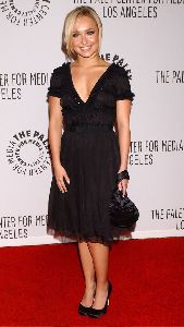 Sexy Hayden Panettiere black dress pictures at the Paley Center for Media Honors Jeff Zucker and Dick Ebersol on November 12th 2007