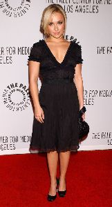 Sexy Hayden Panettiere black dress pictures at the Paley Center for Media Honors Jeff Zucker and Dick Ebersol on November 12th 2007