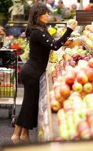 Sexy Kim Kardashian Grocery shopping picture in Los Angeles on November 16th 2007