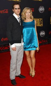 Peter Facinelli and Jennie Garth pictures at 2007 American Music Awards