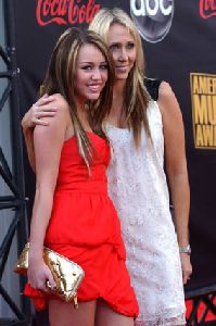 Miley Cyrus and mother Leticia Cyrus pictures at 2007 American Music Awards