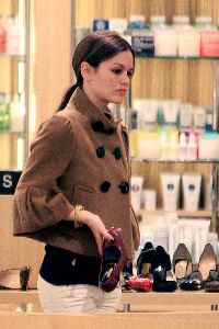 Rachel Bilson pictures do some shopping