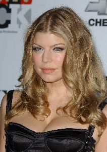 Sexy Fergie black dress pictures at the 2007 Movie Rocks event on December 2nd 2007