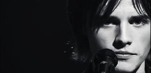 Reeve Carney : r1