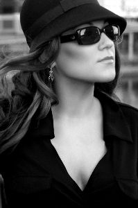 Melody Gardot : MGARDOT SideprofilePRO