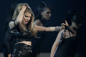 Sexy Fergie pictures performed Live and Let Die at Movies Rock