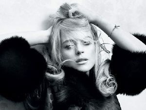 Lindsay Lohan black and white picture