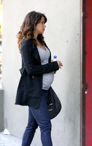 Pregnant Halle Berry pictures at her 8th month