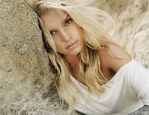 Jessica Simpson on the beach pictures